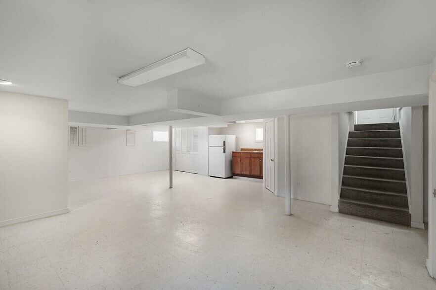 Building Photo - 5609 6th St S