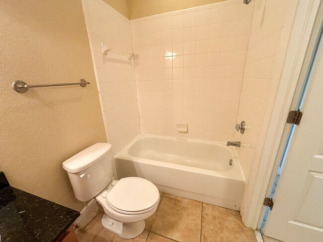 Building Photo - Chase Hollow #40