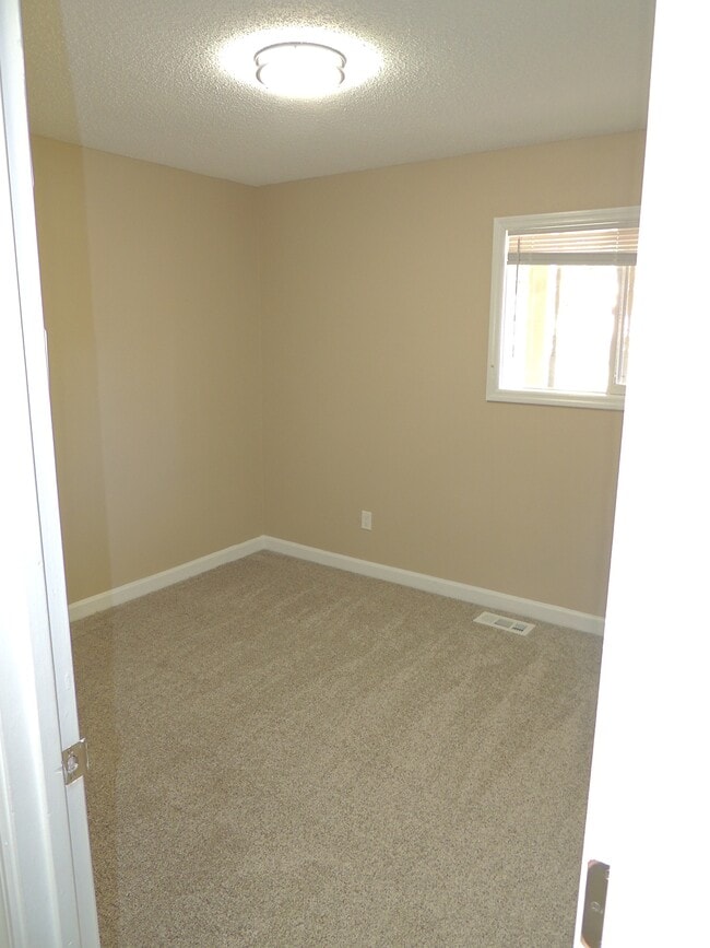 Building Photo - 5421 Thompson Cir