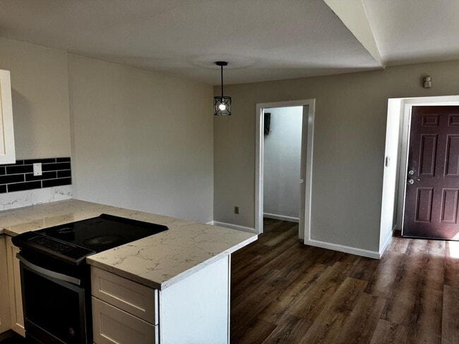 Building Photo - 442 S 32nd Pl