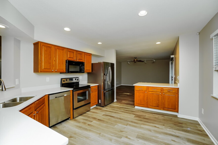 Building Photo - 1635 Saffron Dr