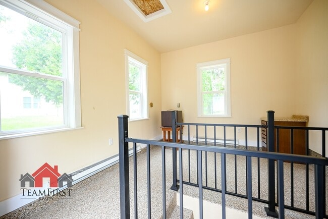 Building Photo - 1115 Cardinal Ln
