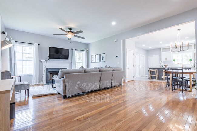 Building Photo - 2025 Jonesboro Rd SE