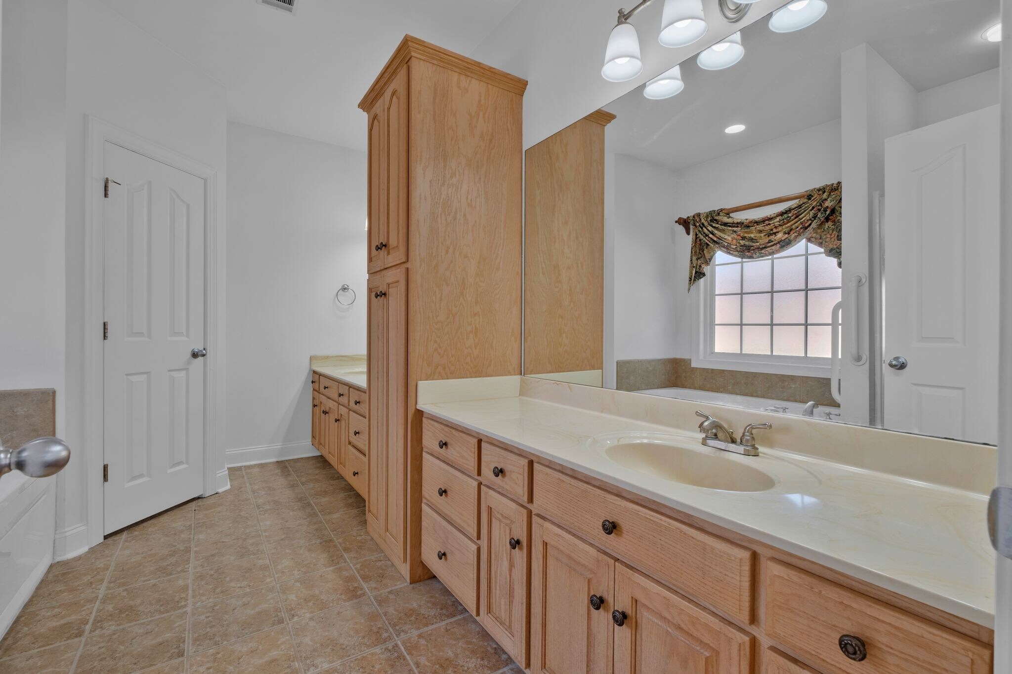 Building Photo - 614 Greene Dr