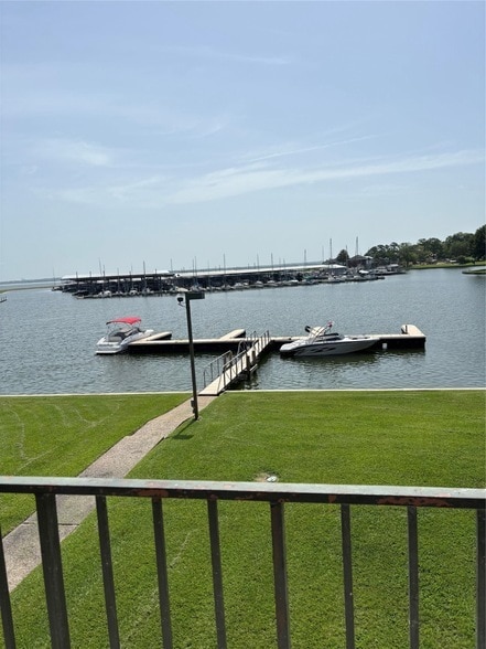 Building Photo - 12600 Melville Dr