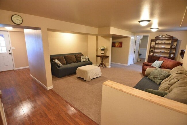 Building Photo - 222 Ridgeway Dr