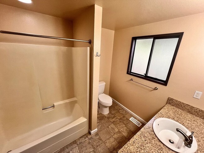 Building Photo - Rambler Golf Course View 3bd 2bath Avail. March 6th