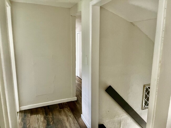 Building Photo - 635 N Moore Rd