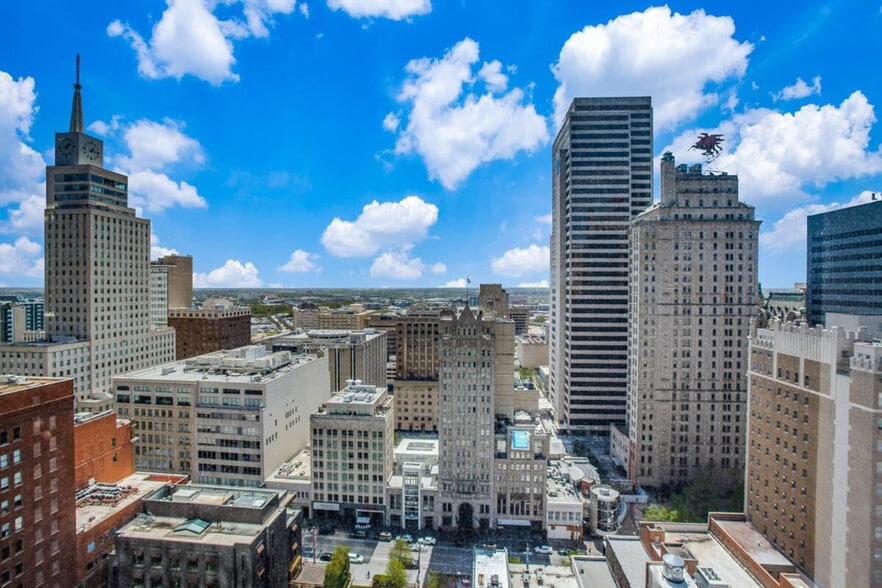 Building Photo - 1016 Elm St