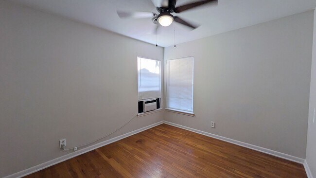 Building Photo - 1110 Sumner Dr