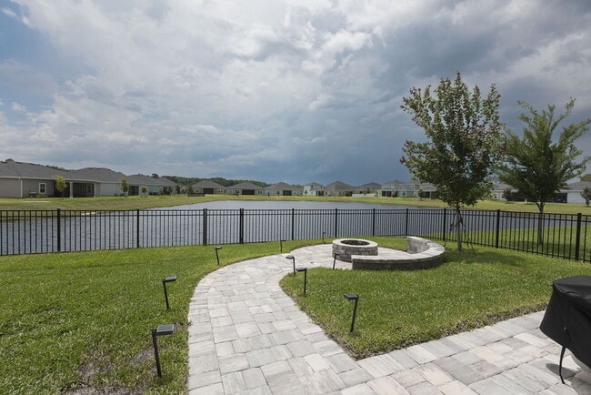 Building Photo - 4 Bedroom 2 Bath home for rent with beauti...