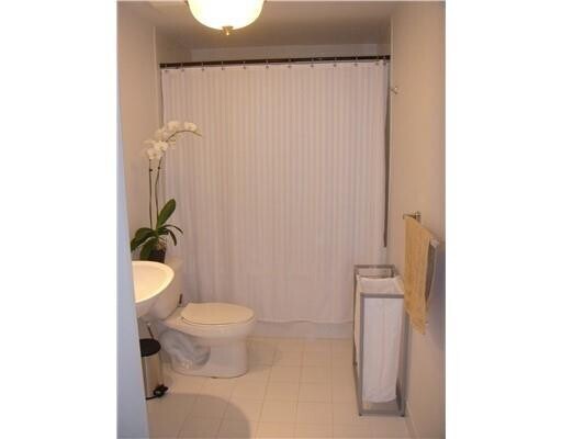 Building Photo - 690 SW 1st Ct