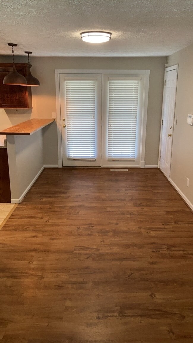 Building Photo - 6045 Ansbury Dr