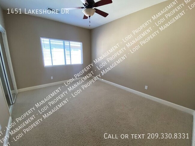 Building Photo - 1451 Lakeshore Dr