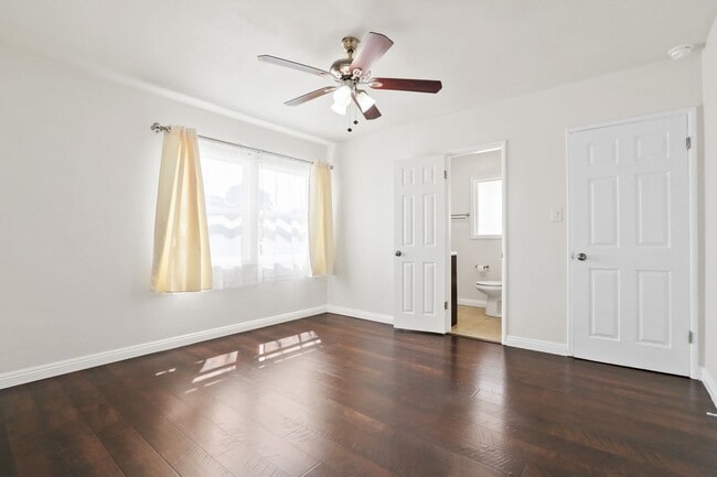 Building Photo - Spacious 3 Bedroom 2 Bath Available Now!