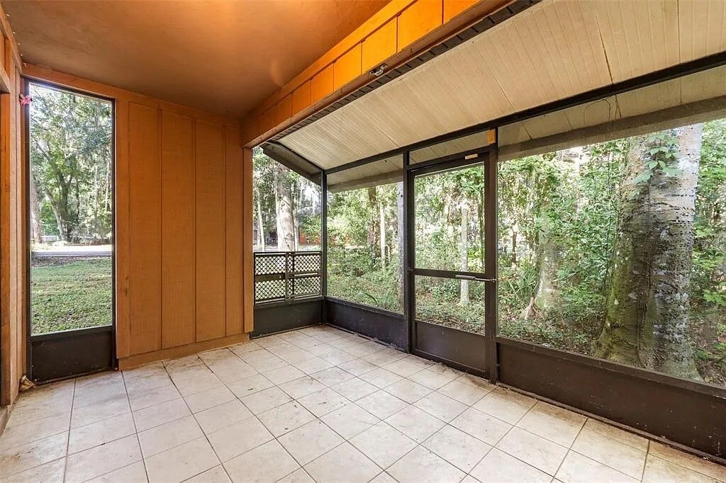 Building Photo - 911 SW 57th Ter