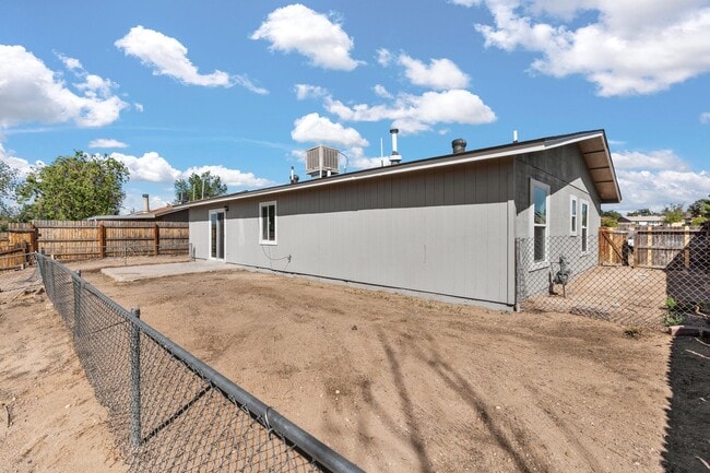 Building Photo - 1730 Arlene Rd SE