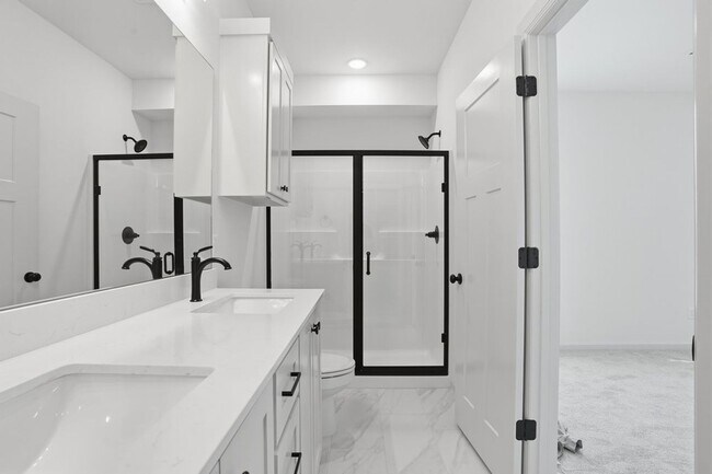 Building Photo - 3 Bed | 2 Bath Luxury Duplex