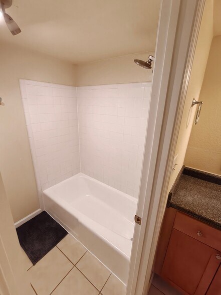 Building Photo - 4945 Coquina Key Dr SE