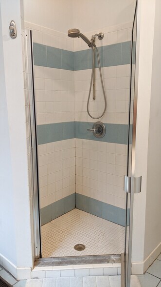 Shower - 1017 N 4th St
