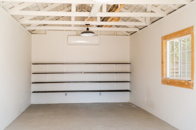 Building Photo - 2709 S Harcourt Ave