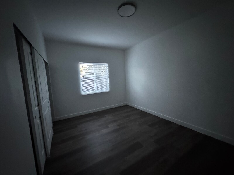 Building Photo - 1083 W 9th St