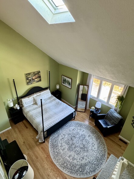 Building Photo - 275 Donohue Rd