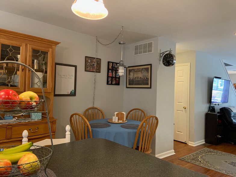 Building Photo - 3732 Falls Rd