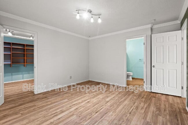 Building Photo - 43 S Newberry Way