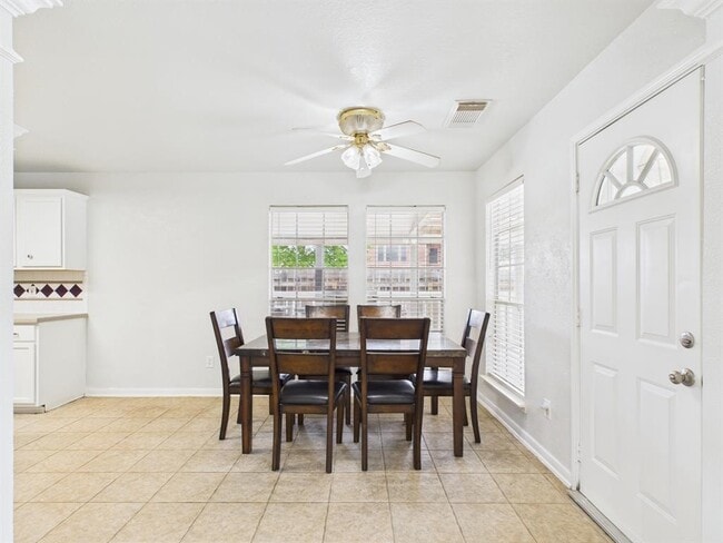 Building Photo - 27116 Monarch Woods Dr