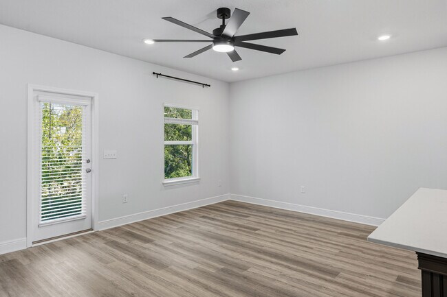 Building Photo - 2430 Clf Holw Cir