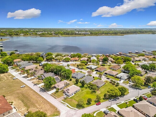 Building Photo - 2 Bedroom, 2 Bath | Lake Community | Dock & Boat Ramp Access