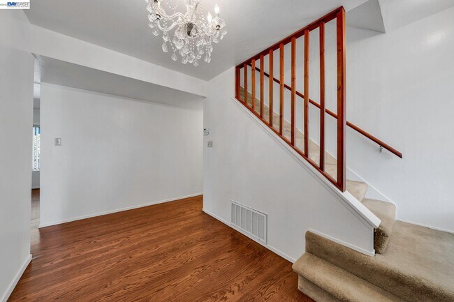 Building Photo - 1810 Boxwood Dr