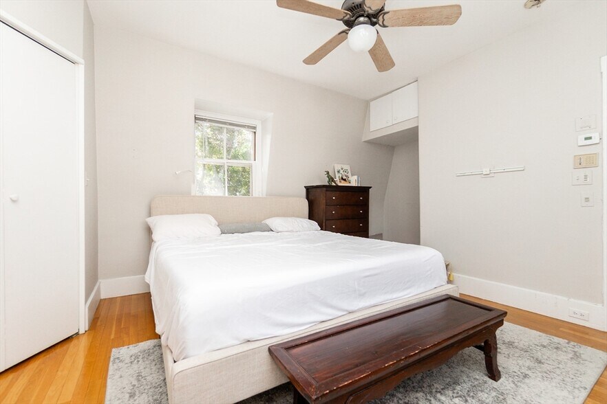 Building Photo - 69 Walker St