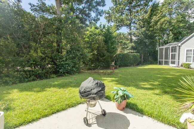 Building Photo - 384 Esher Ct