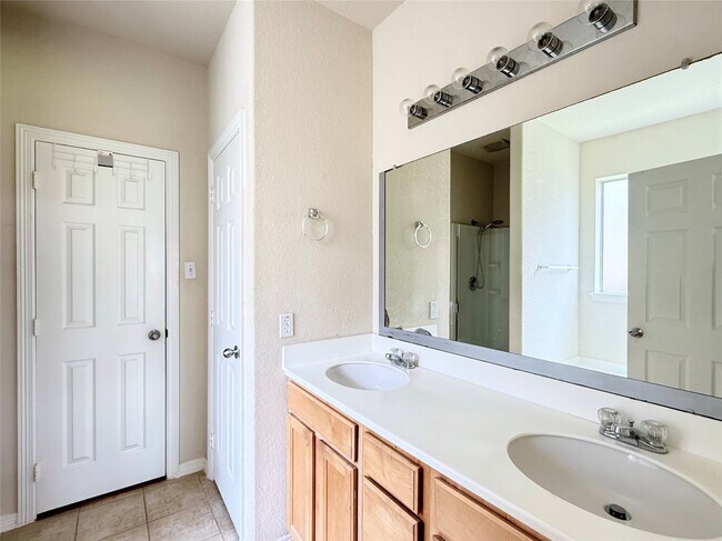Building Photo - 12315 Gentlebrook Dr