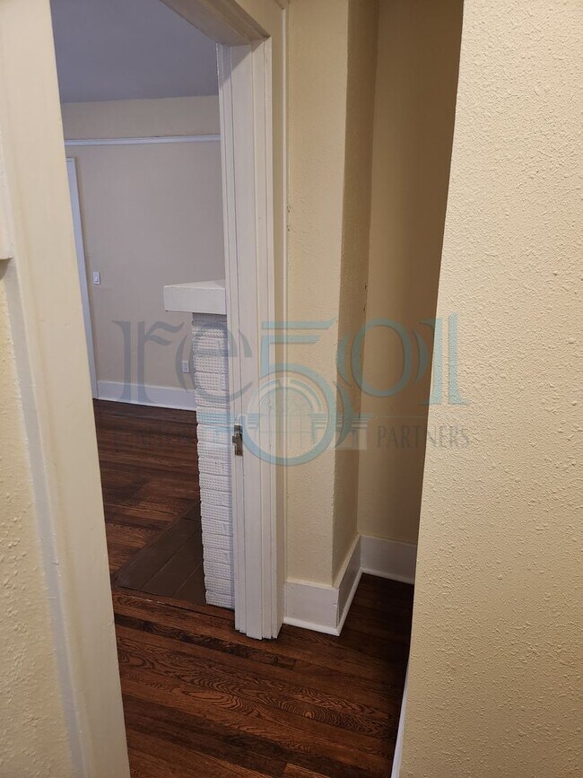 Building Photo - New Downtown Condo Feel With the Hillcrest Vibe!