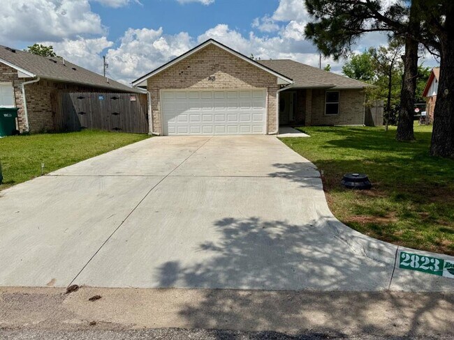 Building Photo - 2823 Juvene Cir