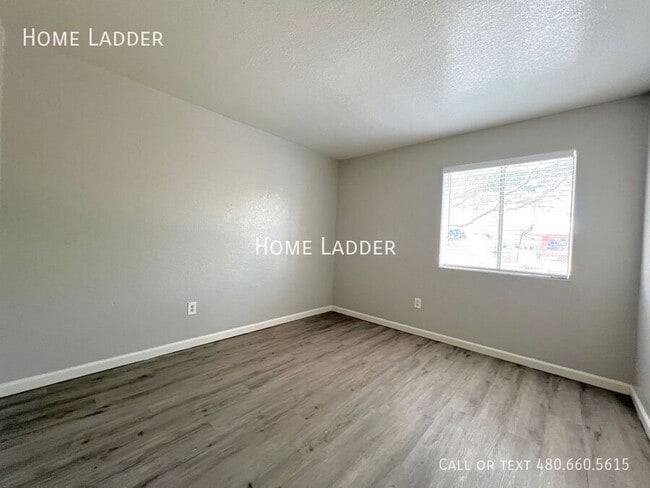 Building Photo - 4959 S Park Ave