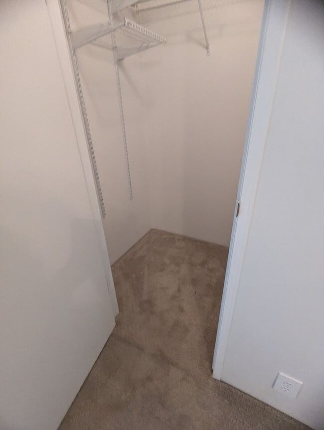 Building Photo - 2 Bedroom 2 Bathroom Home for RENT, Furbabies Welcome!