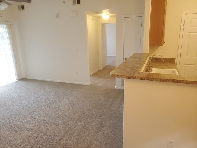 Building Photo - 15700 E Jamison Dr