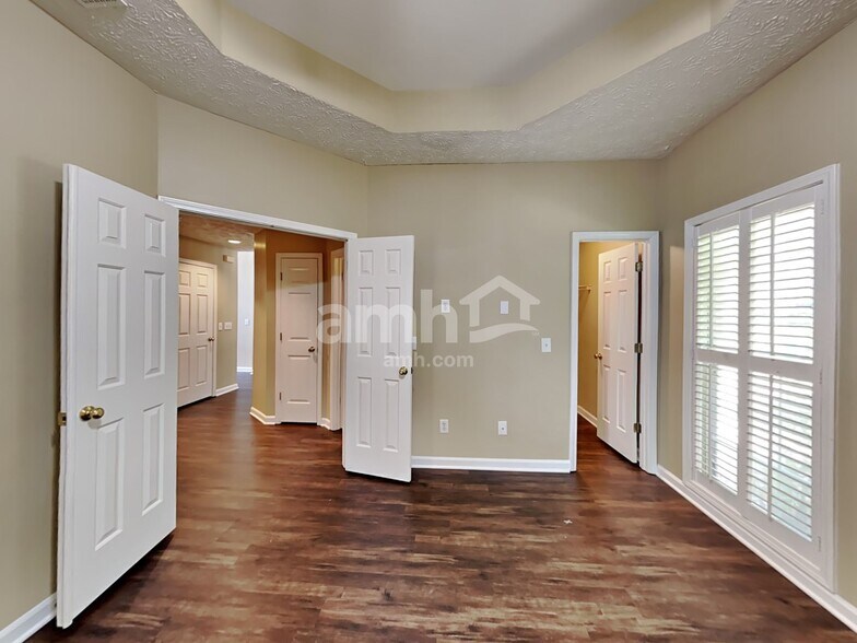 Building Photo - 4015 River Green Pkwy