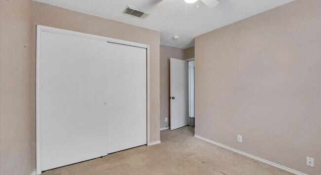 Building Photo - "Charming 3-Bedroom Oasis on Cherokee Blvd with 2 Full Baths – 1425 Sq Ft of Cozy Living in New B...