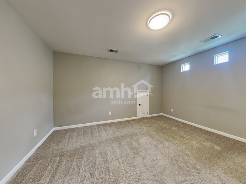 Building Photo - 144 Pine View Crossing