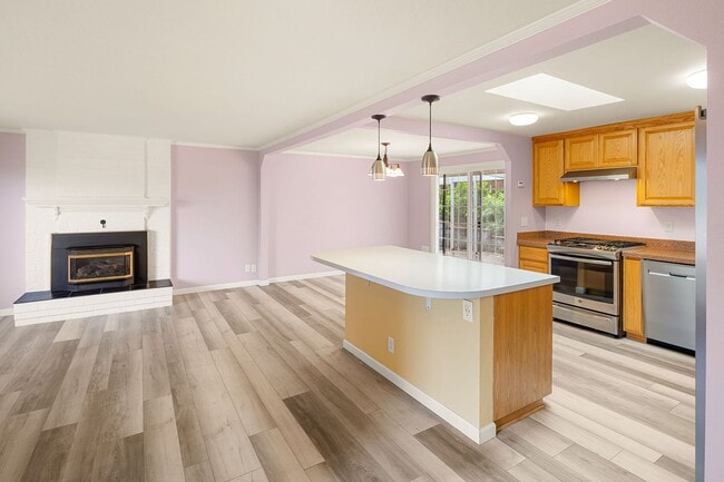 Building Photo - Four Bedroom Dream House