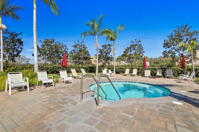 Building Photo - Rehabbed Newport Beach Townhome