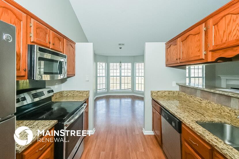 Building Photo - 1688 Sarah Ann Dr W