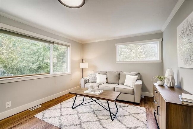 Building Photo - 3 BED 1 BATH SINGLE FAMILY FOR RENT