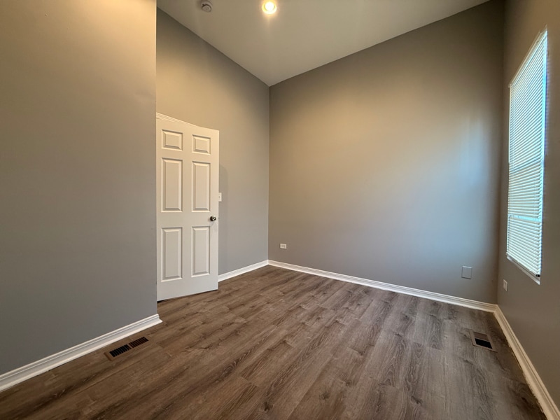 Building Photo - 5906 S La Salle St