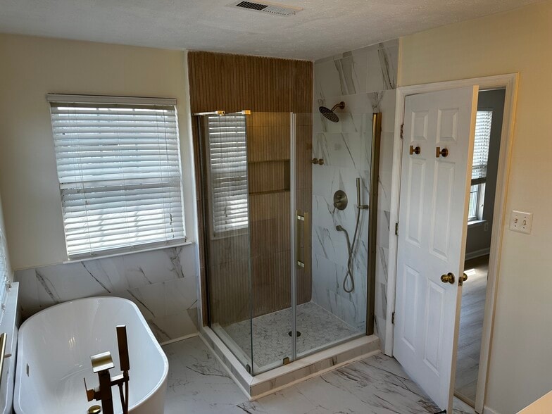 Master bathroom - 4675 Harrier Way